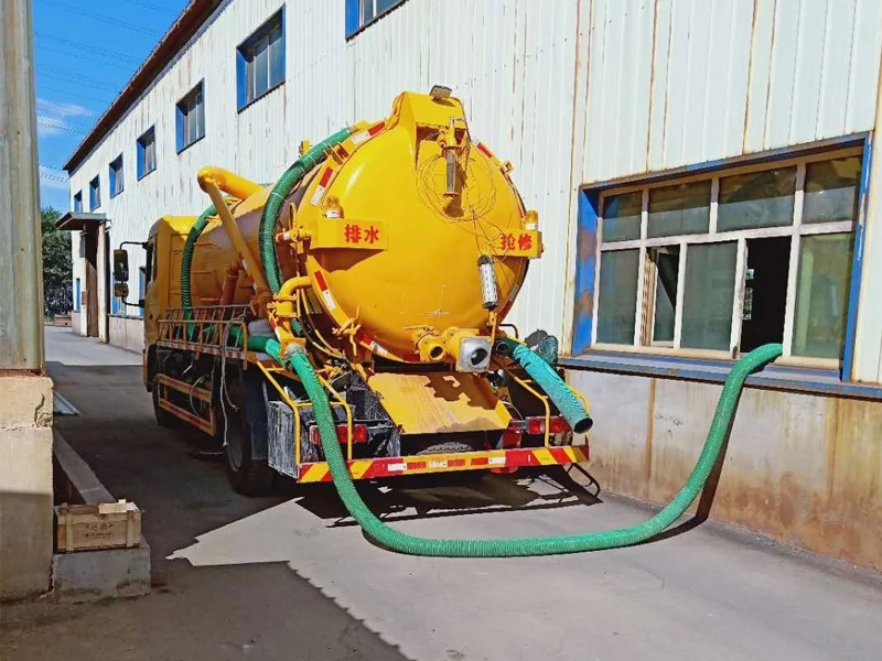 南水新村厂区化粪池清理